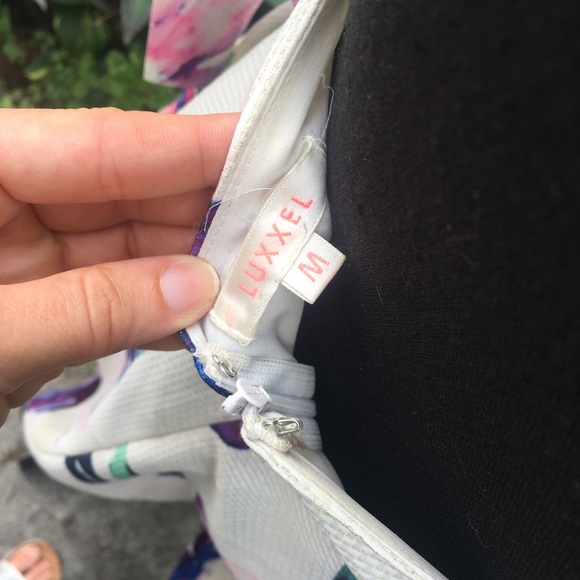 Luxxel open back, twirly skirt dress size M - Picture 5 of 9